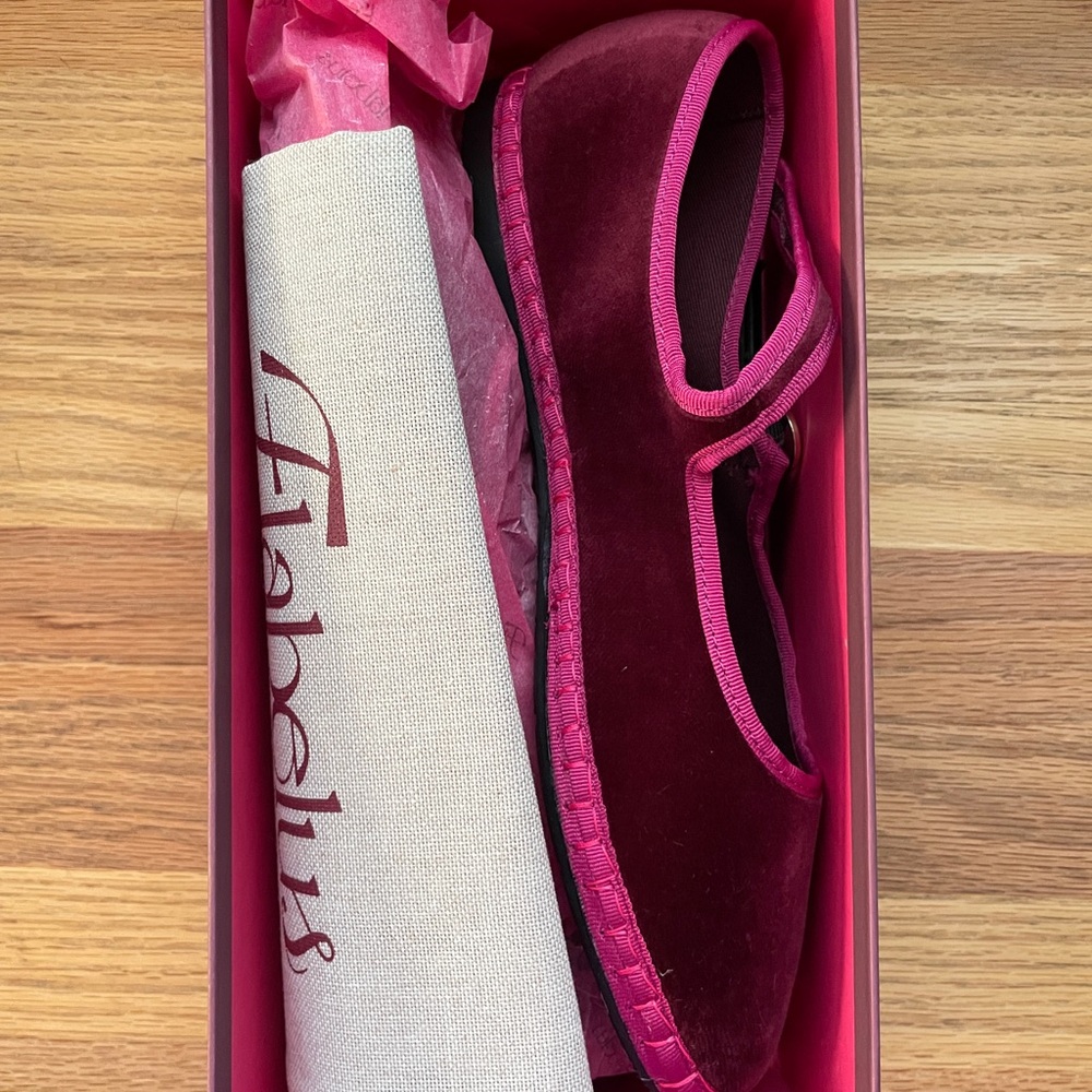Flabelus Ursula Shoes NWT Size 40 (Fits like Size 8)